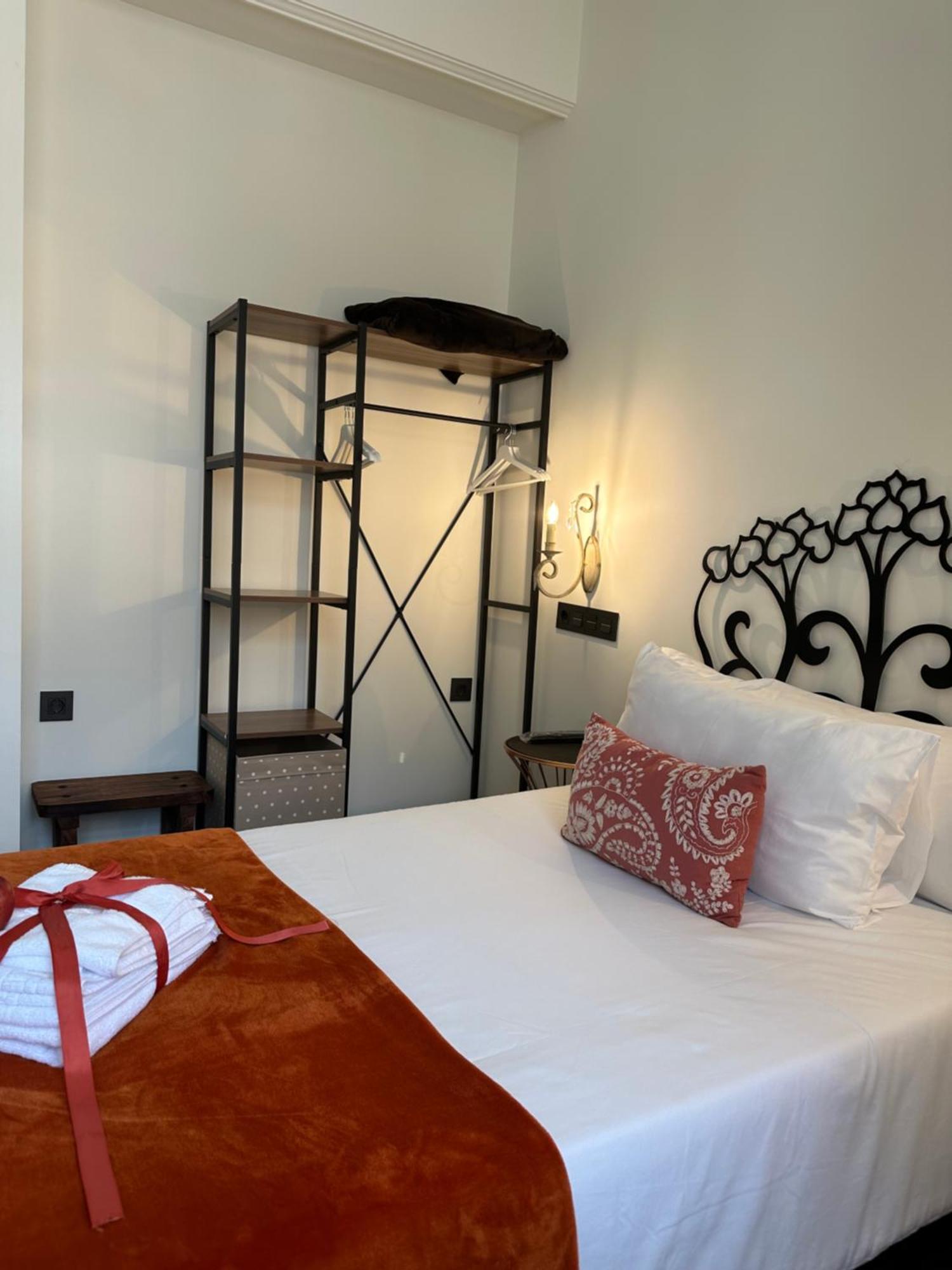 Claren'S Boutique Rooms Cangas De Narcea Exterior foto