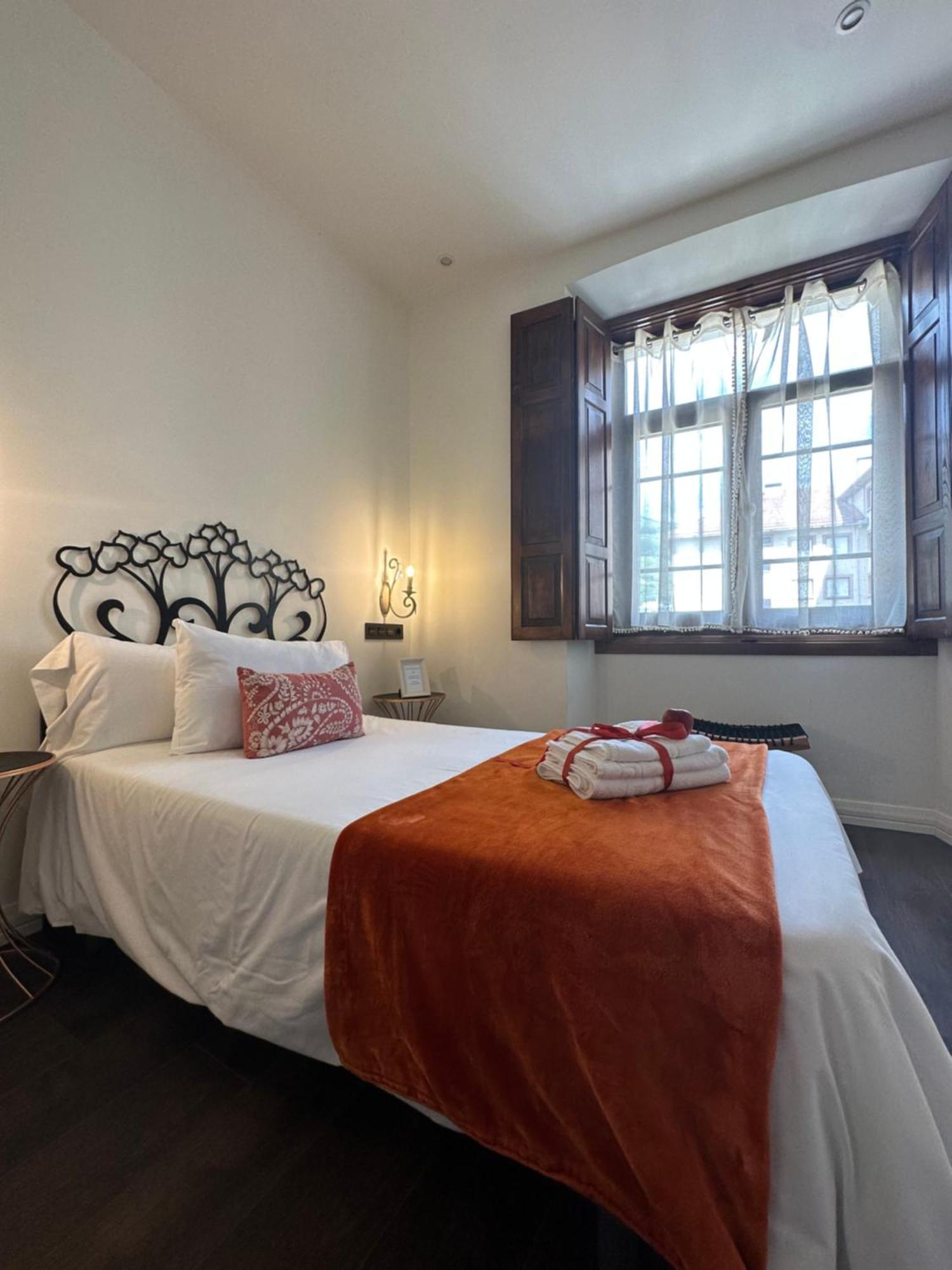 Claren'S Boutique Rooms Cangas De Narcea Exterior foto