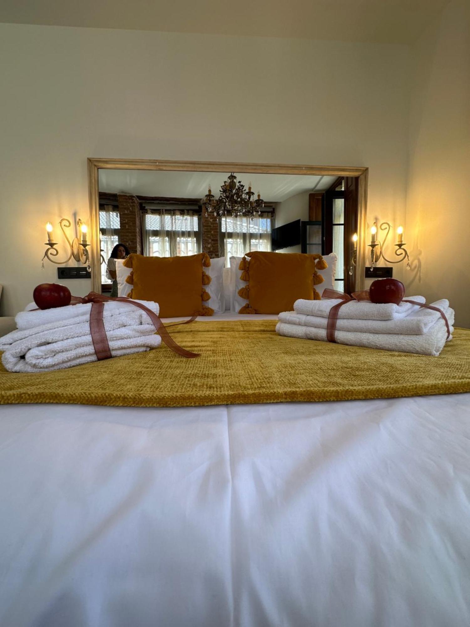 Claren'S Boutique Rooms Cangas De Narcea Exterior foto