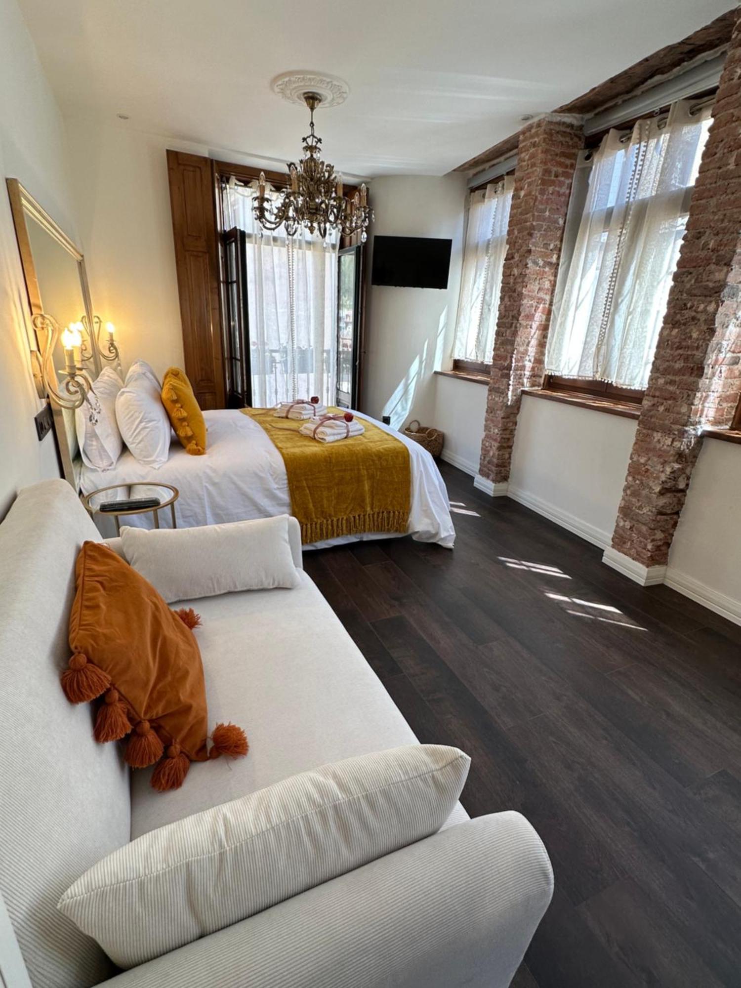 Claren'S Boutique Rooms Cangas De Narcea Exterior foto