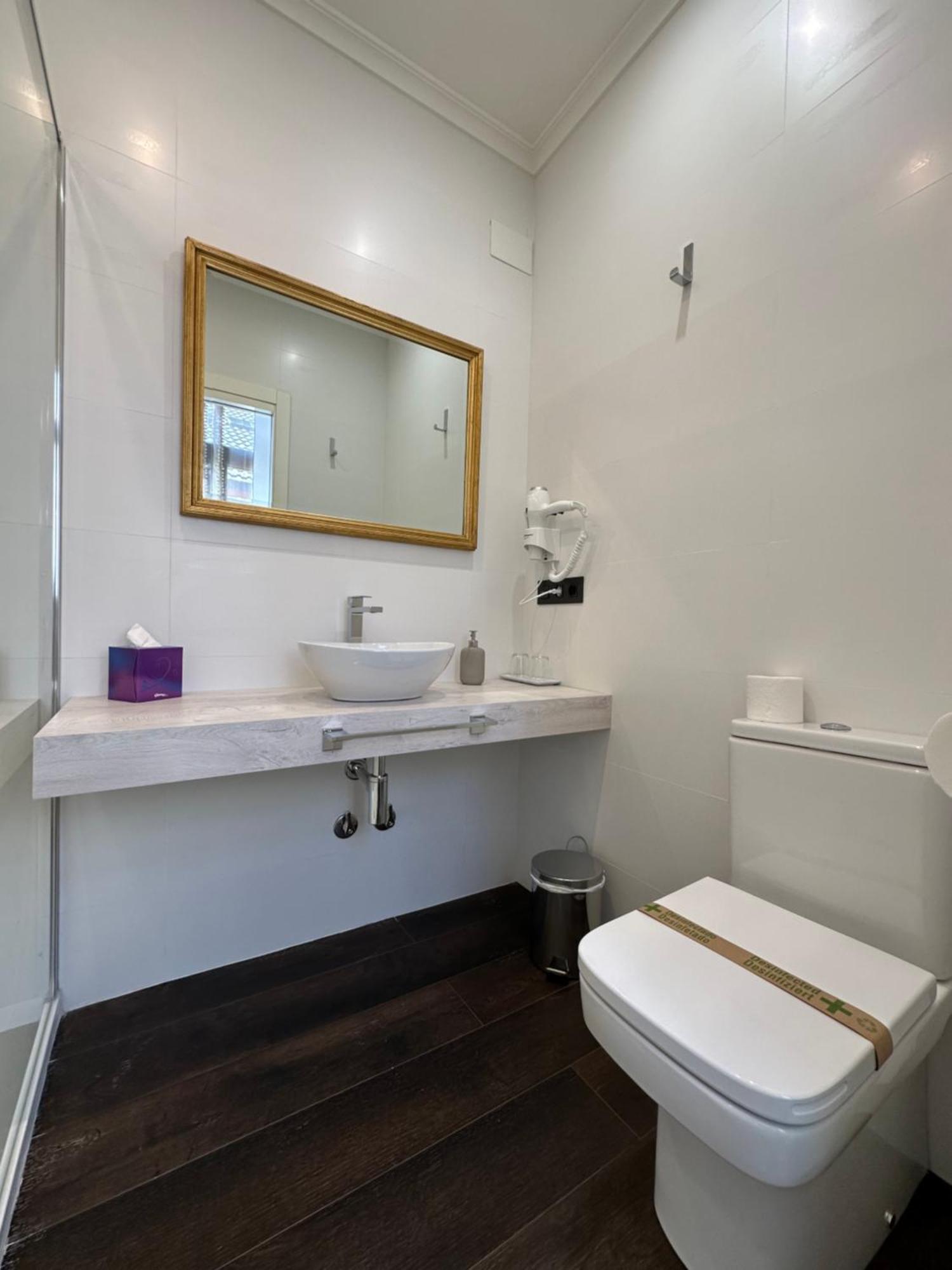 Claren'S Boutique Rooms Cangas De Narcea Exterior foto